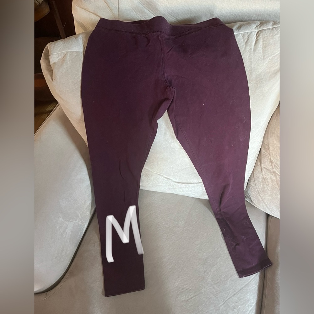 Maroon Athletic Leggings with Stretchy Fabric